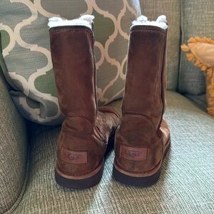 Ugg boots. Size 7 lined